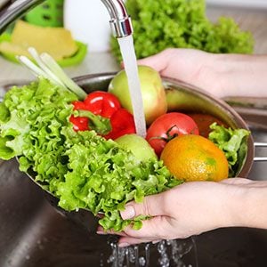 4 Easy Ways to Wash Vegetables from Your Farmers Market Haul