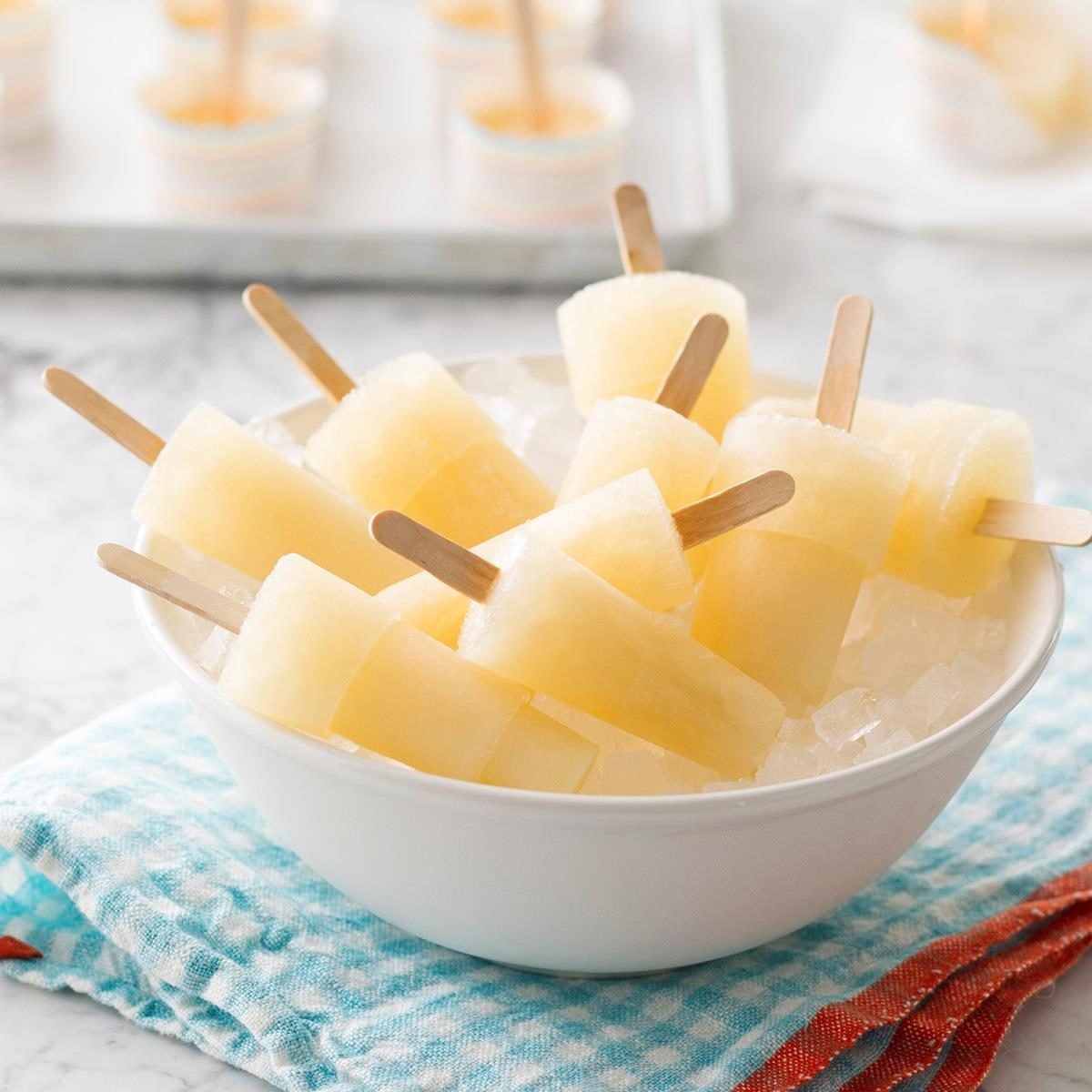How to Make Popsicles With or Without a Mold