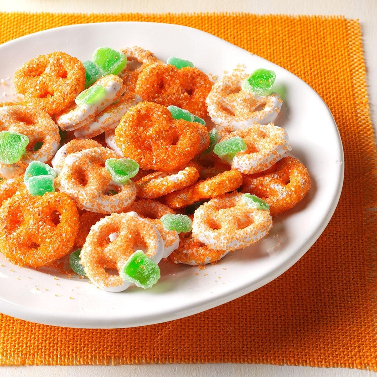 Mini Pretzel Pumpkins