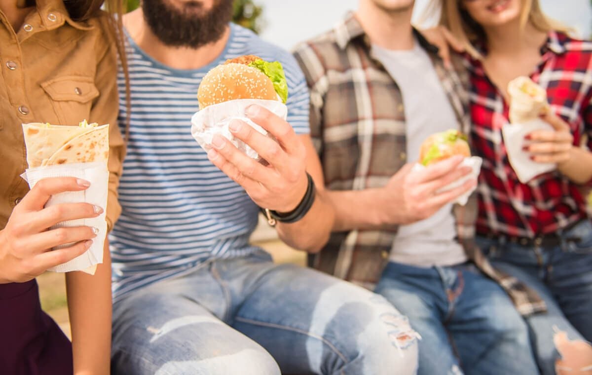 Sitting in the park and eat fast food