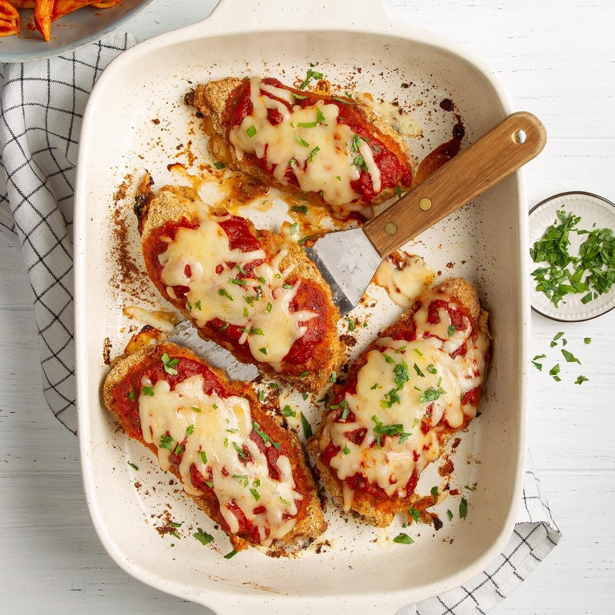 Baked Chicken Parmigiana Exps Ft21 22495 F 0518 1 2