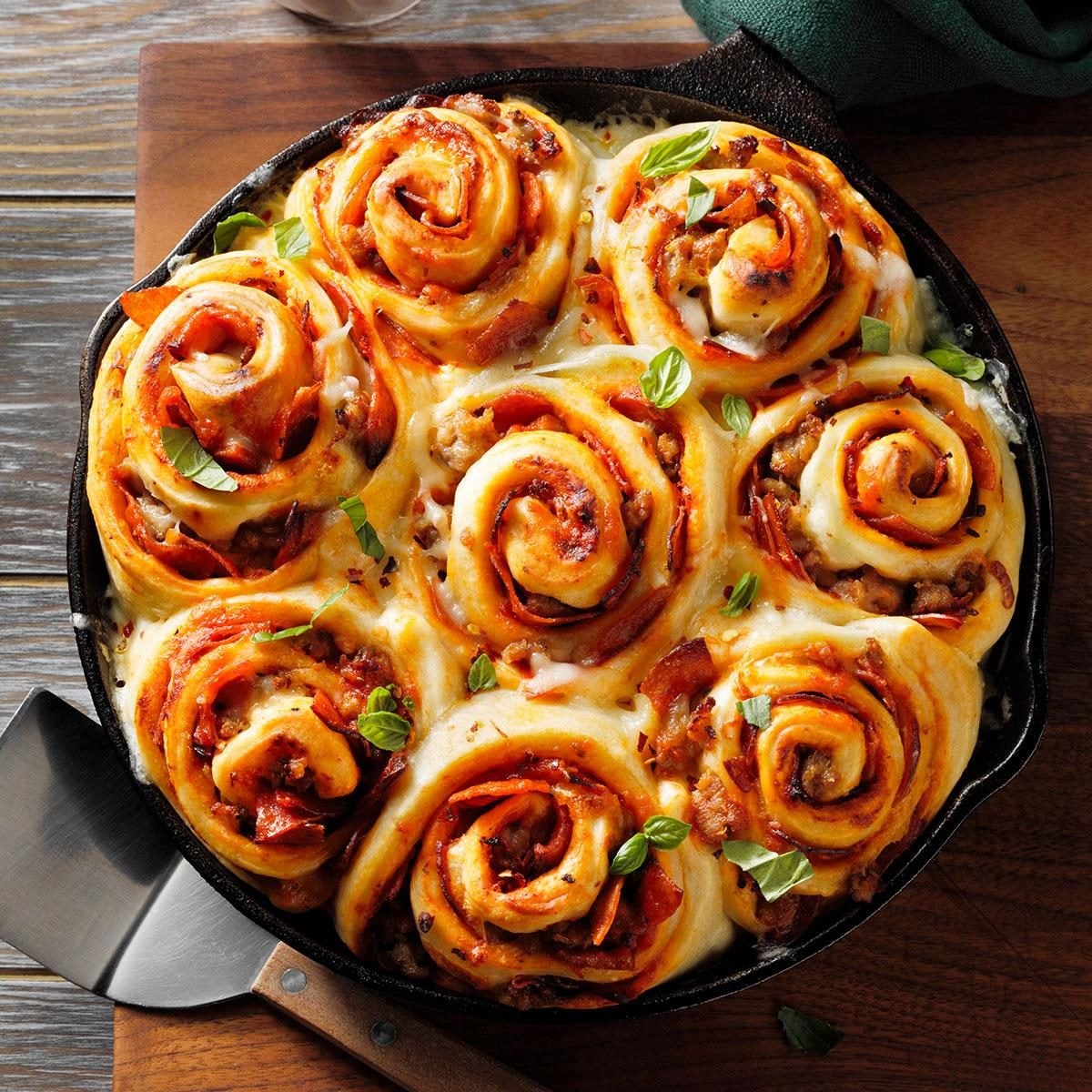 Cheesy Pizza Rolls Exps Frbz24 198384 P2 Md 04 16 3b