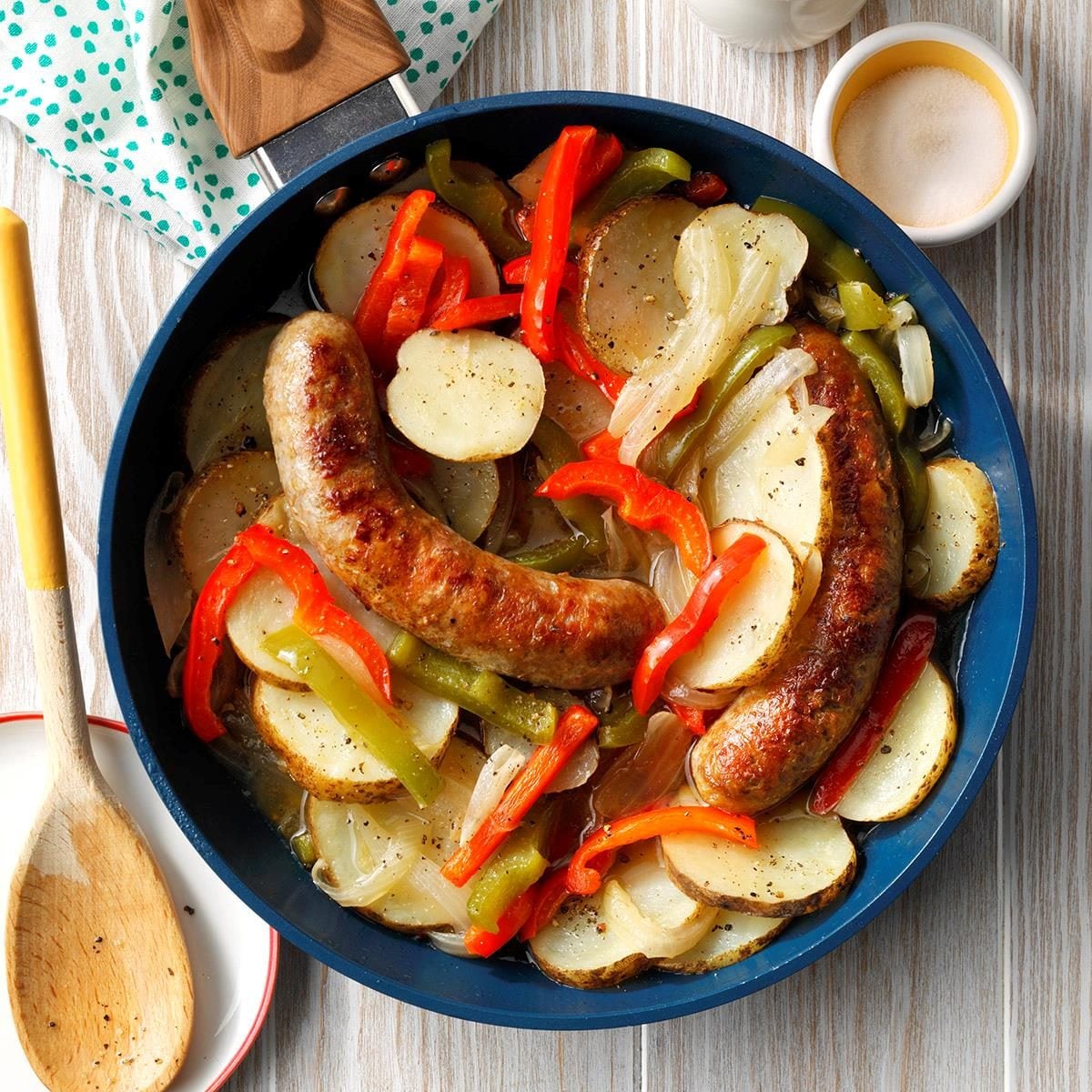 34 Easy Meals to Enjoy While Camping in Your RV