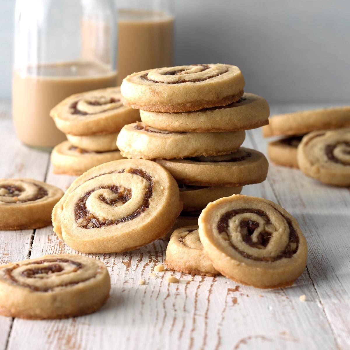 23 Delicious Date Recipes for Breakfast, Lunch, Dinner and Dessert