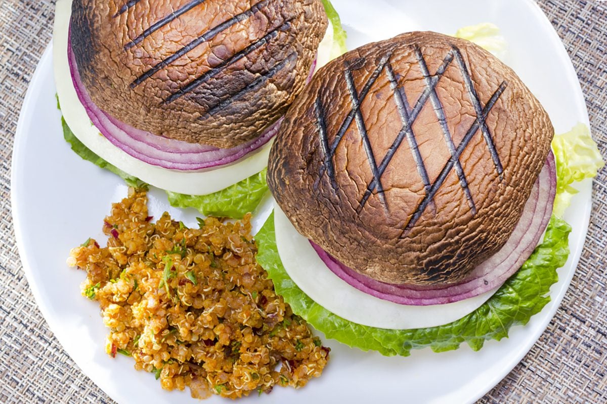 6 Ways to Eat a Burger Without a Bun