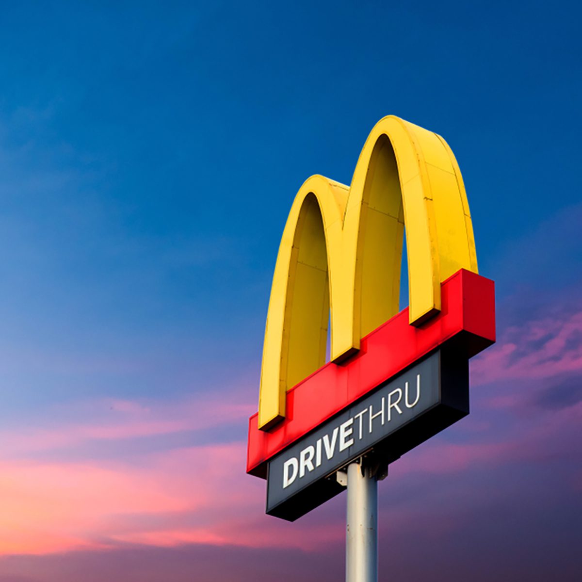 Nonthaburi, Bang Yai 29, there is a 2017 logo McDonald