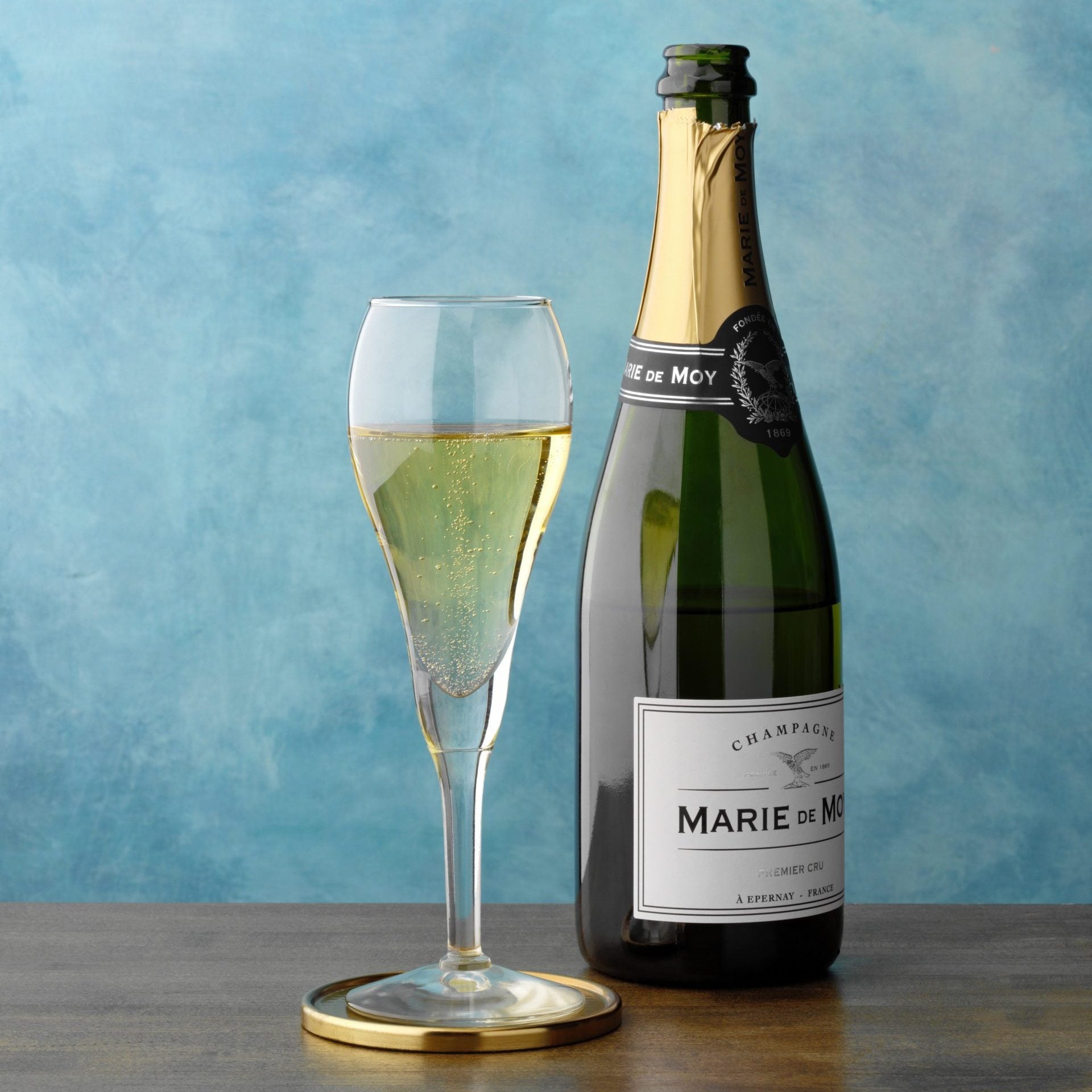 How to Flawlessly Open a Champagne Bottle Every Time