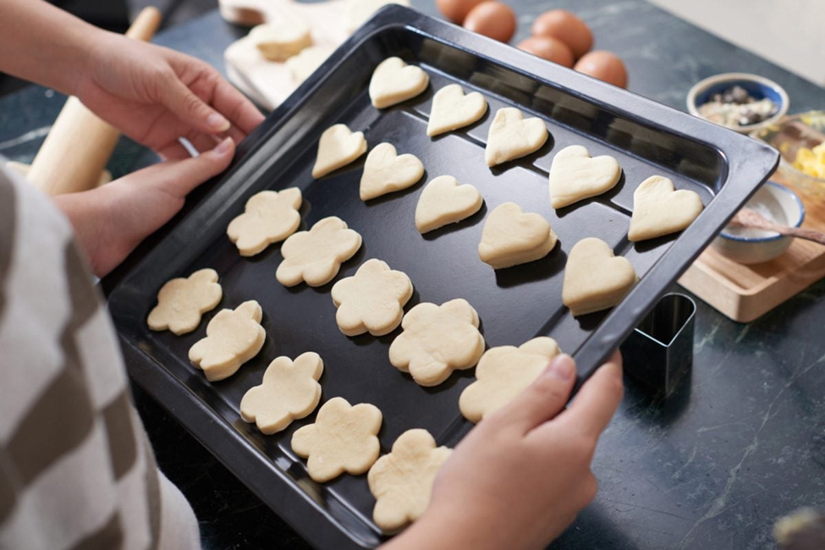 Here’s the Biggest Mistake You’re Making with a Dark or Nonstick Pan