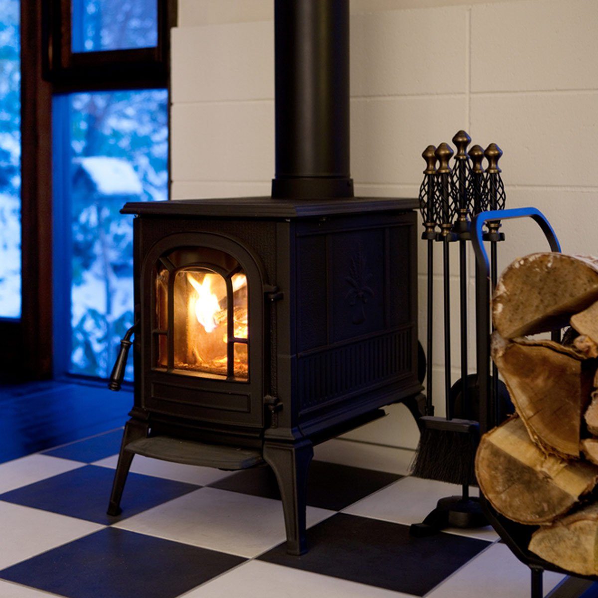 dfh4_shutterstock_292282616 wood burning stove
