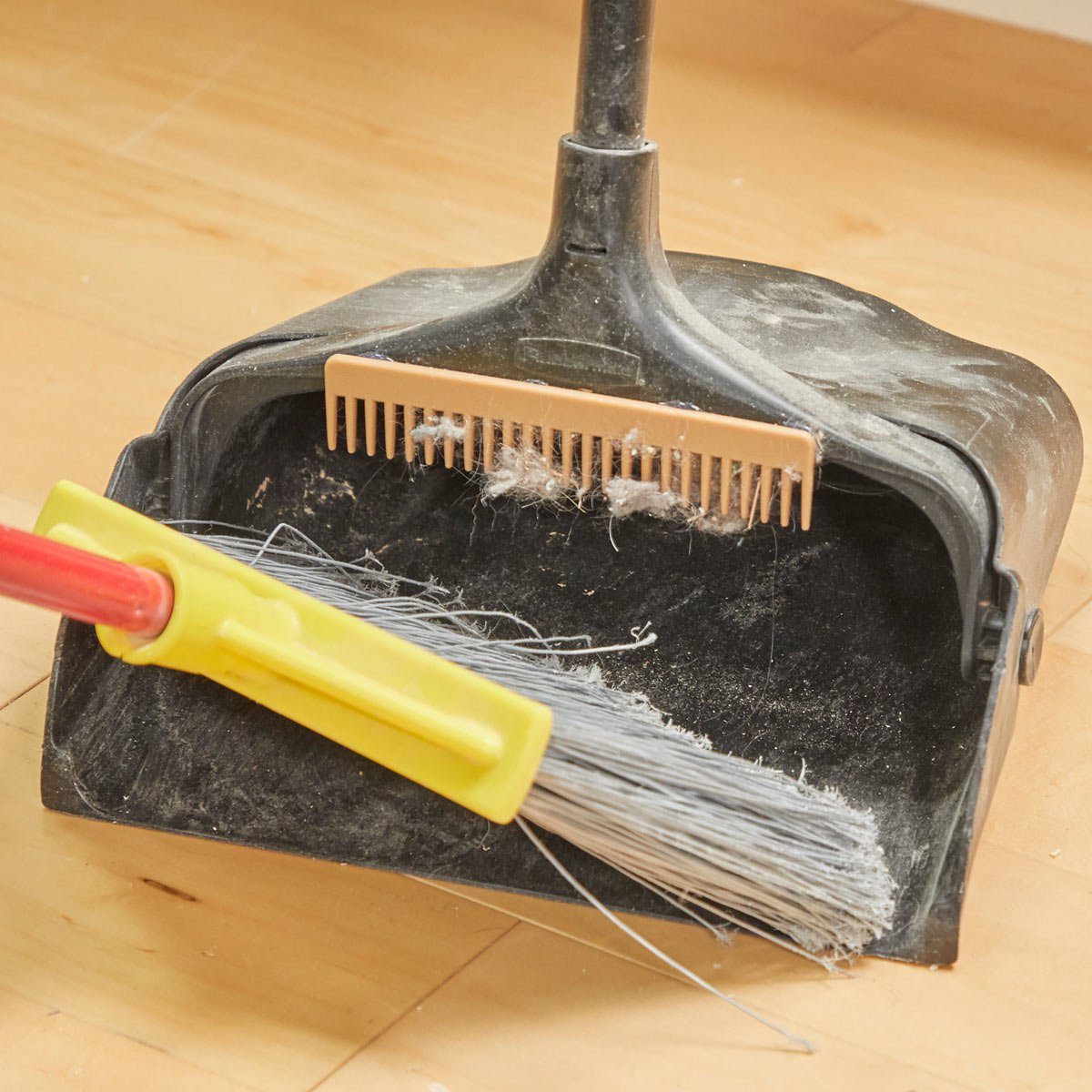 Comb on duster for broom cleaning
