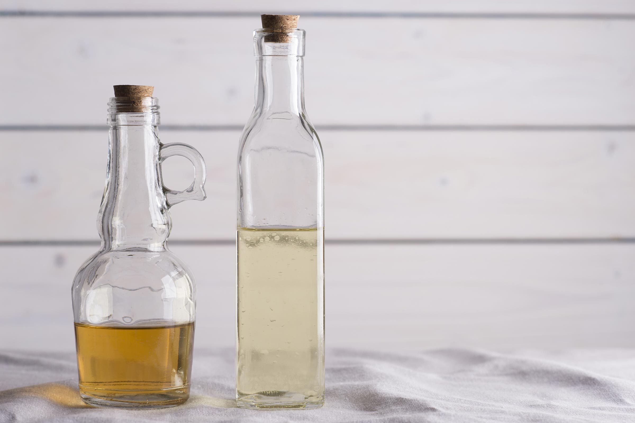 The Real Difference Between Apple Cider Vinegar and White Vinegar