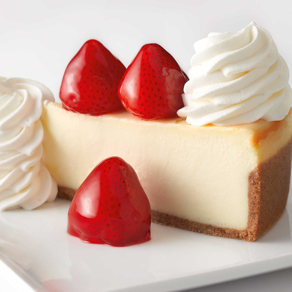 Plain cheesecake with strawberries