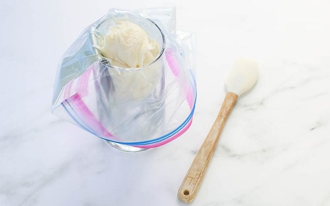 how to easily fill the bag with frosting