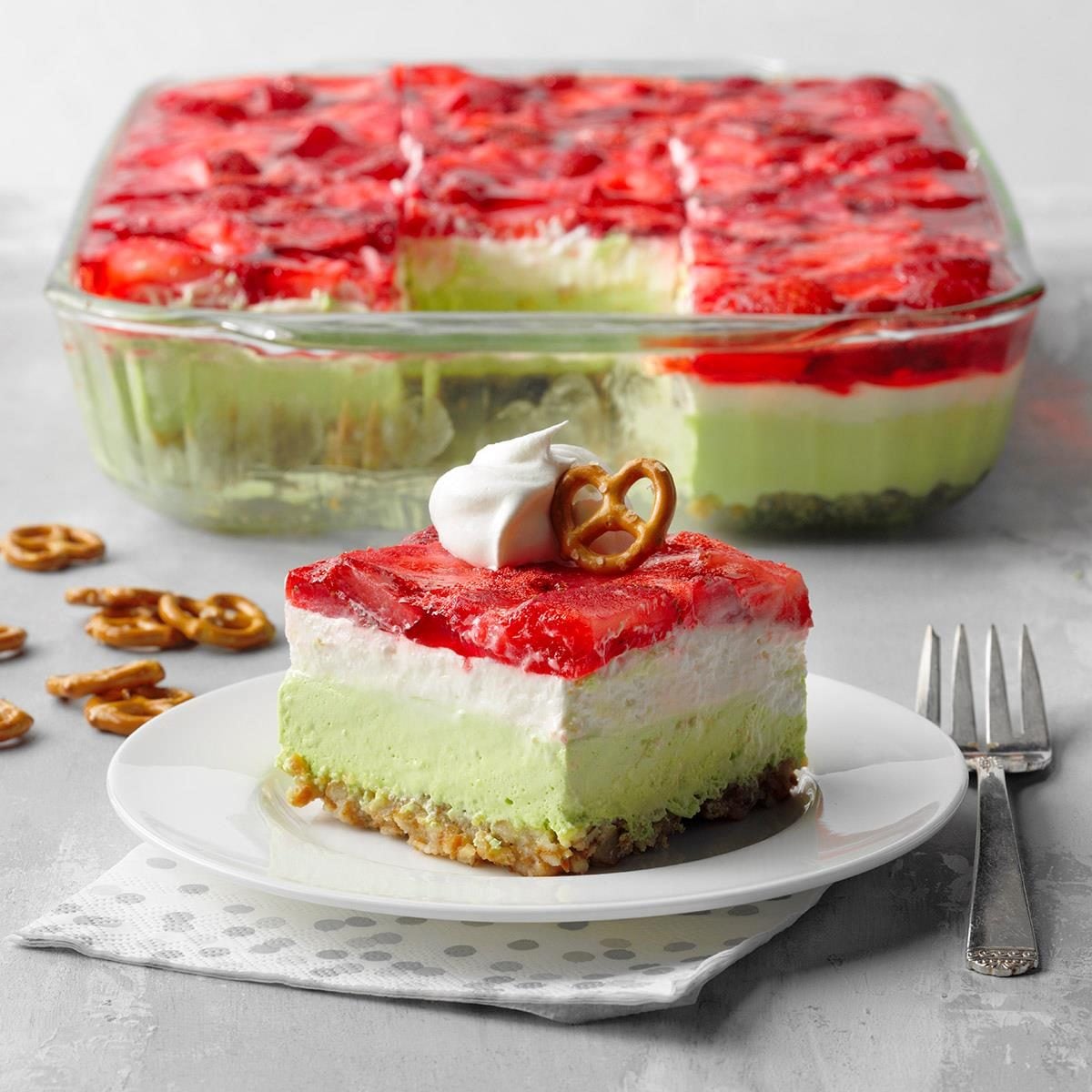 Holiday Pretzel Salad Exps Tohdj21 250555 E07 29 4b 5