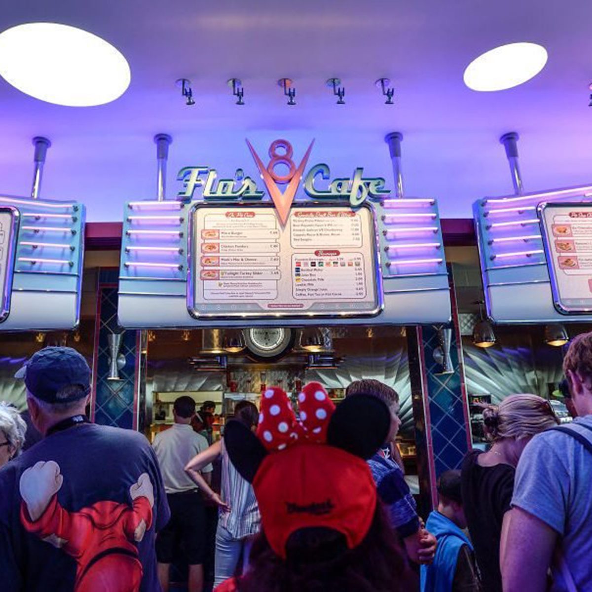 Diners wait in line at Flo