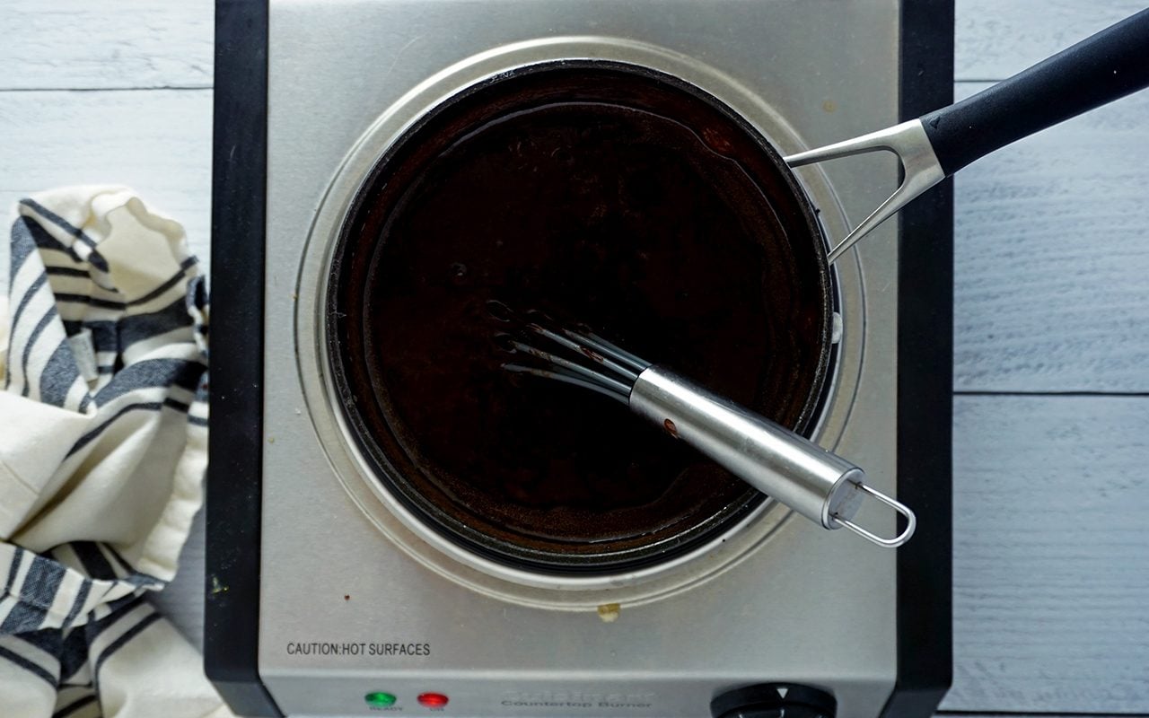 making fudge icing for smith island cake