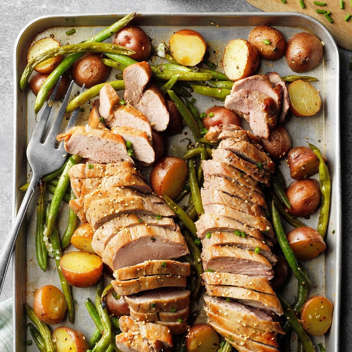 Sheet Pan Pork Supper Exps Tohedscodr21 205654 E04 28 4b