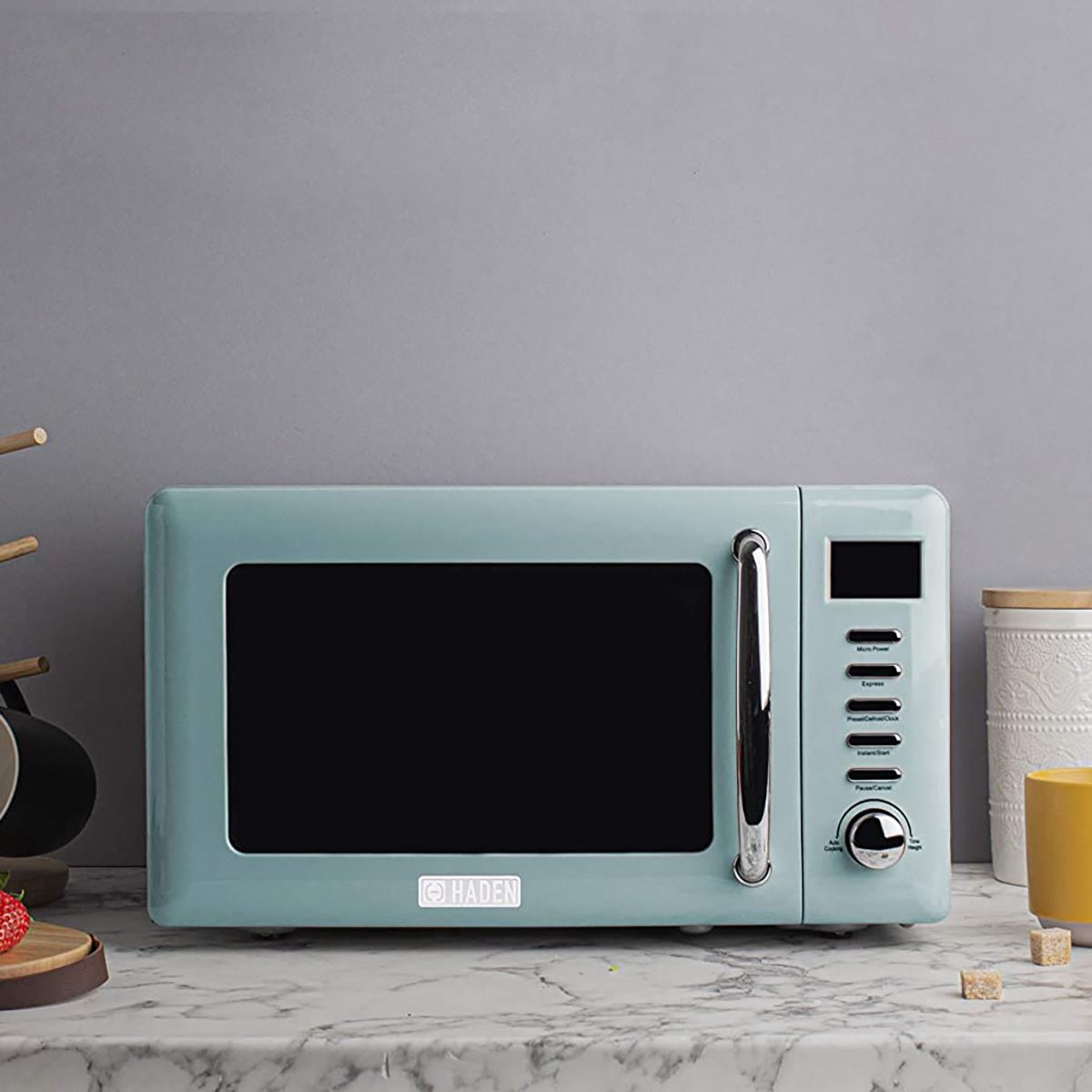 Haden 75031 HERITAGE Vintage Retro 0.7 Cubic Foot/20 Liter 700 Watt Countertop Microwave Oven Kitchen Appliance with Turntable, Pull Handle, and 5 Power...