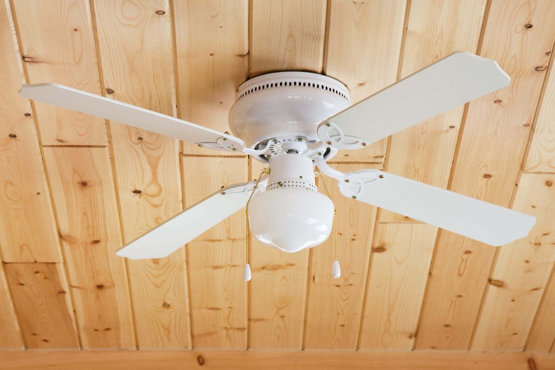 How to Adjust Your Ceiling Fan Direction for Summer and Winter