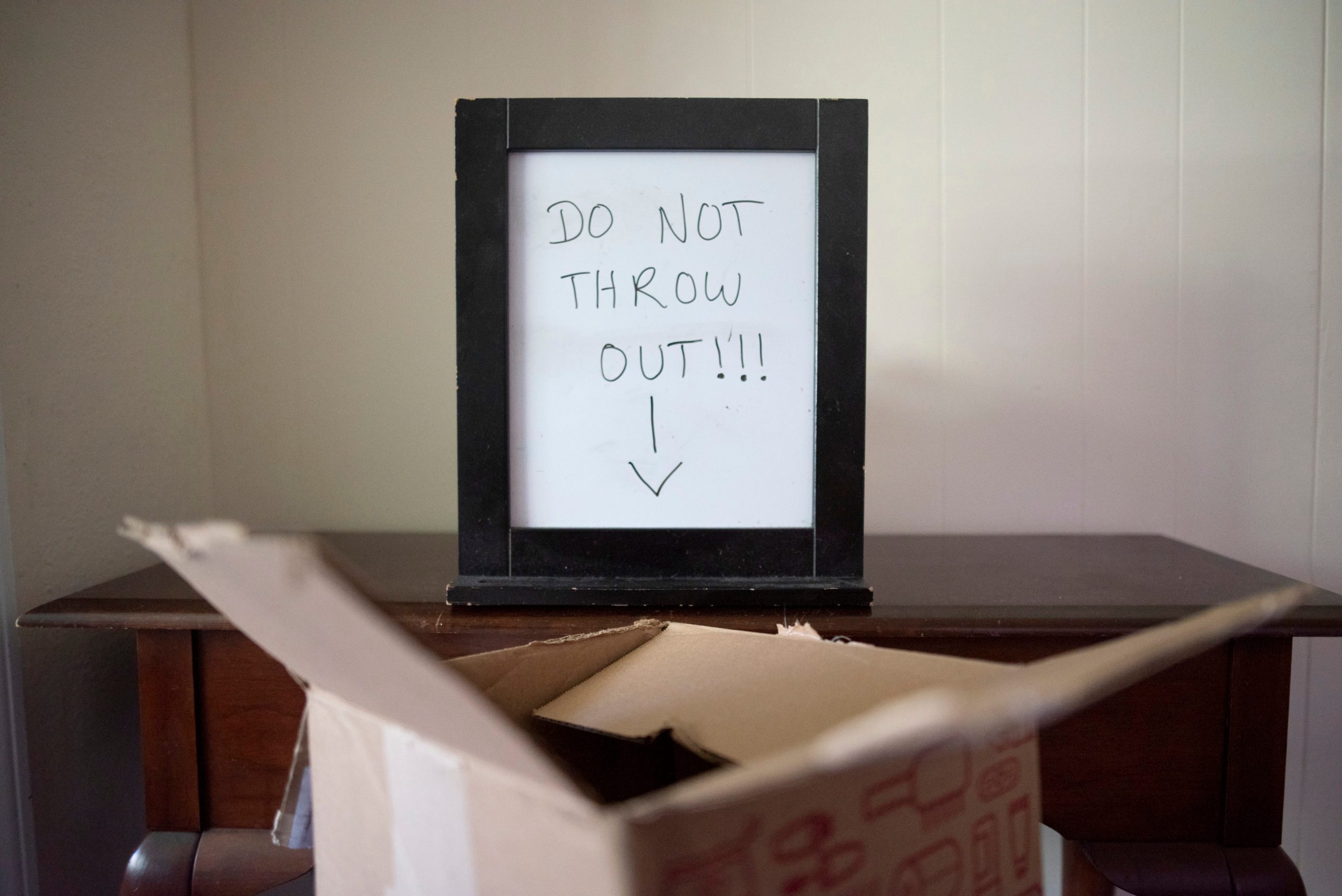 sign that reads "don
