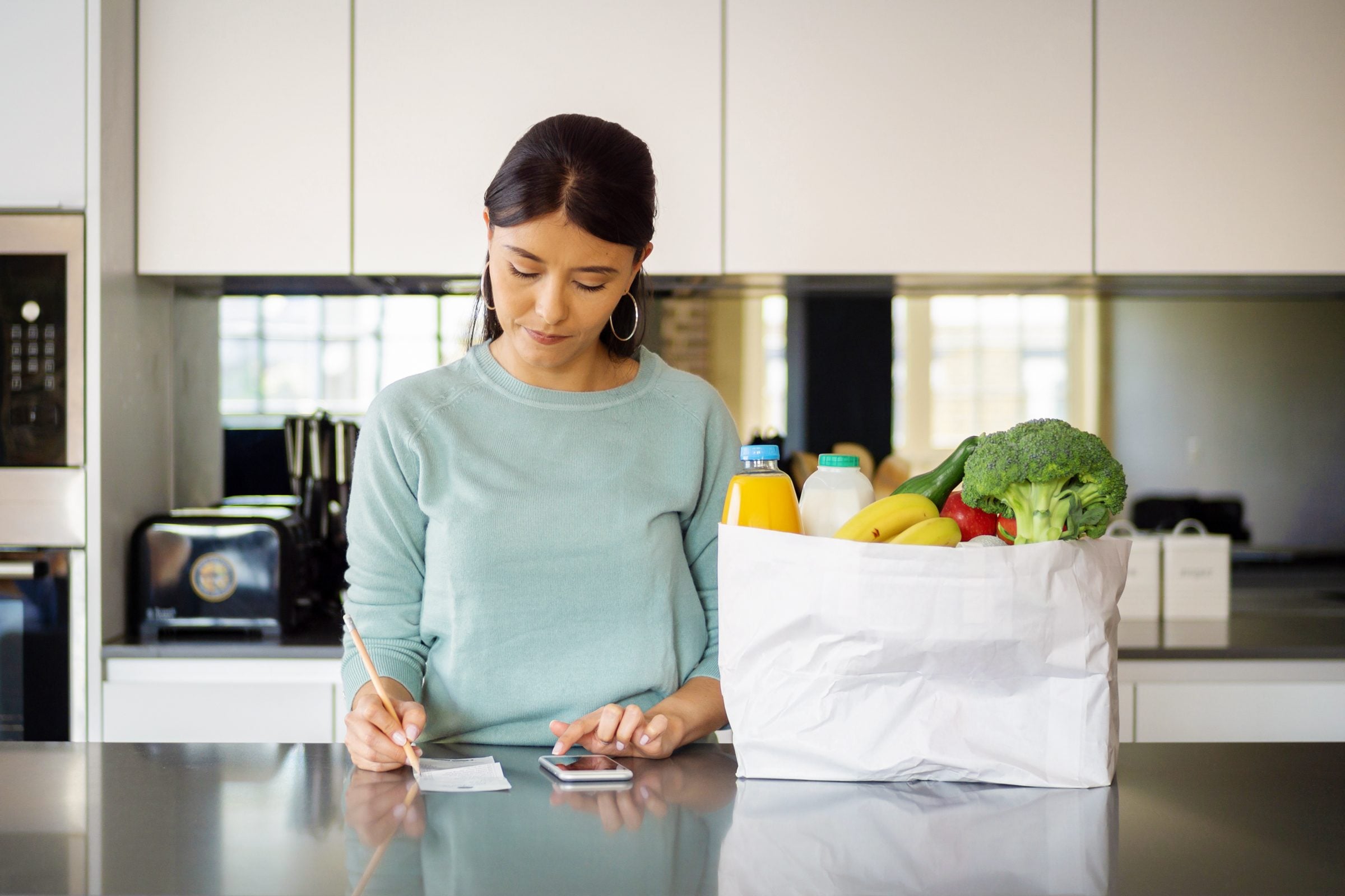 8 Things Experts Want You to Know About Grocery Shopping on a Budget