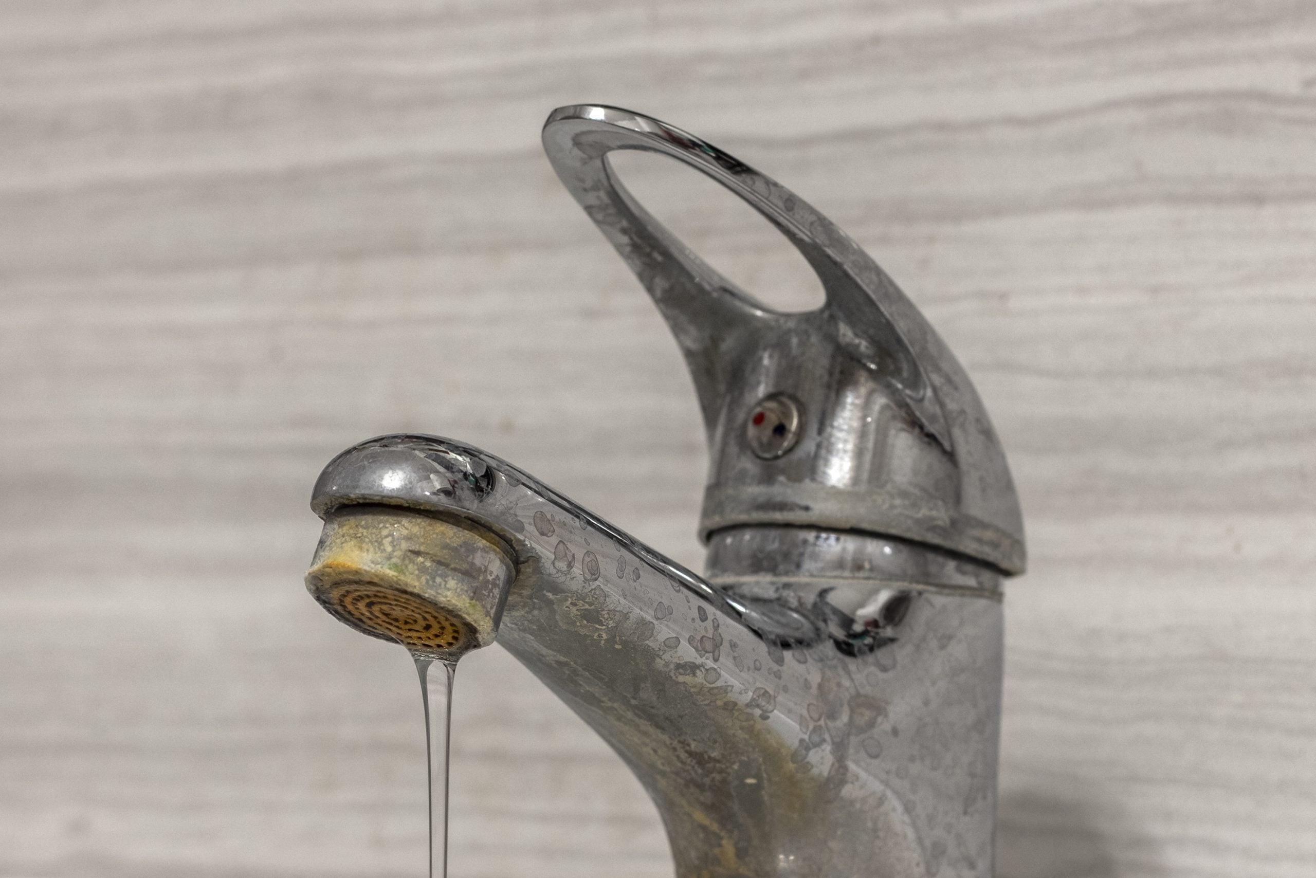 How to Remove Hard Water Stains from Your Toilet, Sink and Bathtub