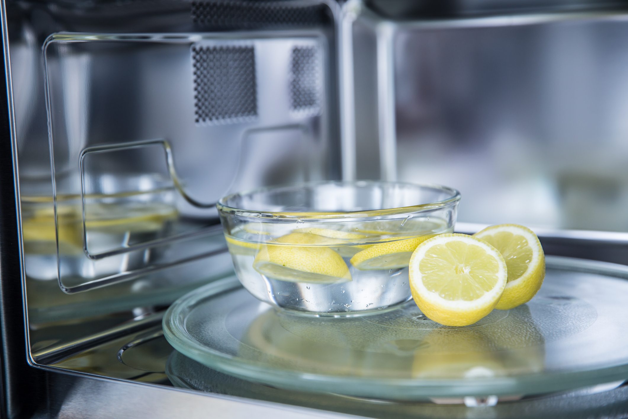 a small bowl of water and lemon In a microwave for cleaning