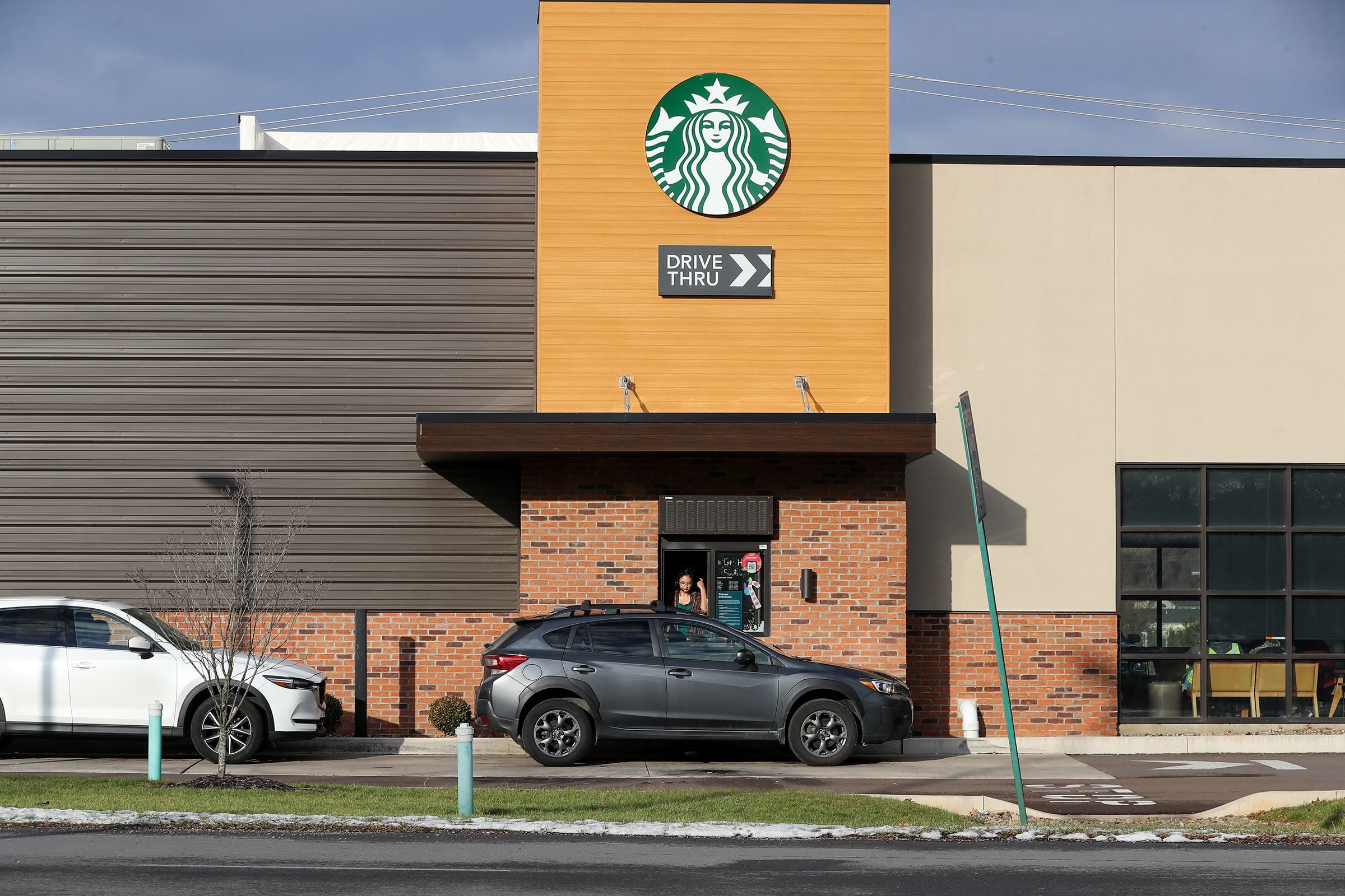 Why Starbucks Employees Hate Pay It Forward Lines