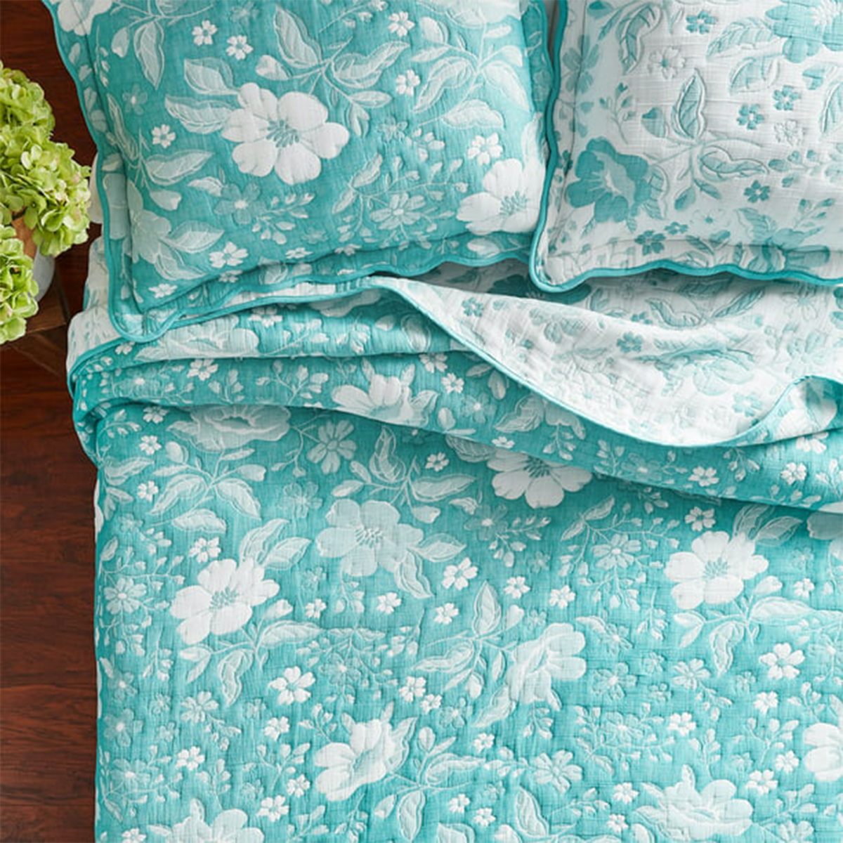 Evie Matelassé Quilt