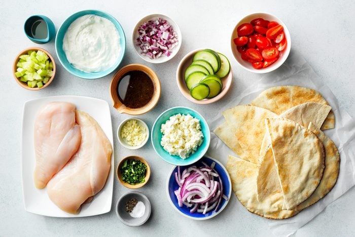 Greek Grilled Chicken Pitas Toham25 86339 P2 Md 04 17 1b