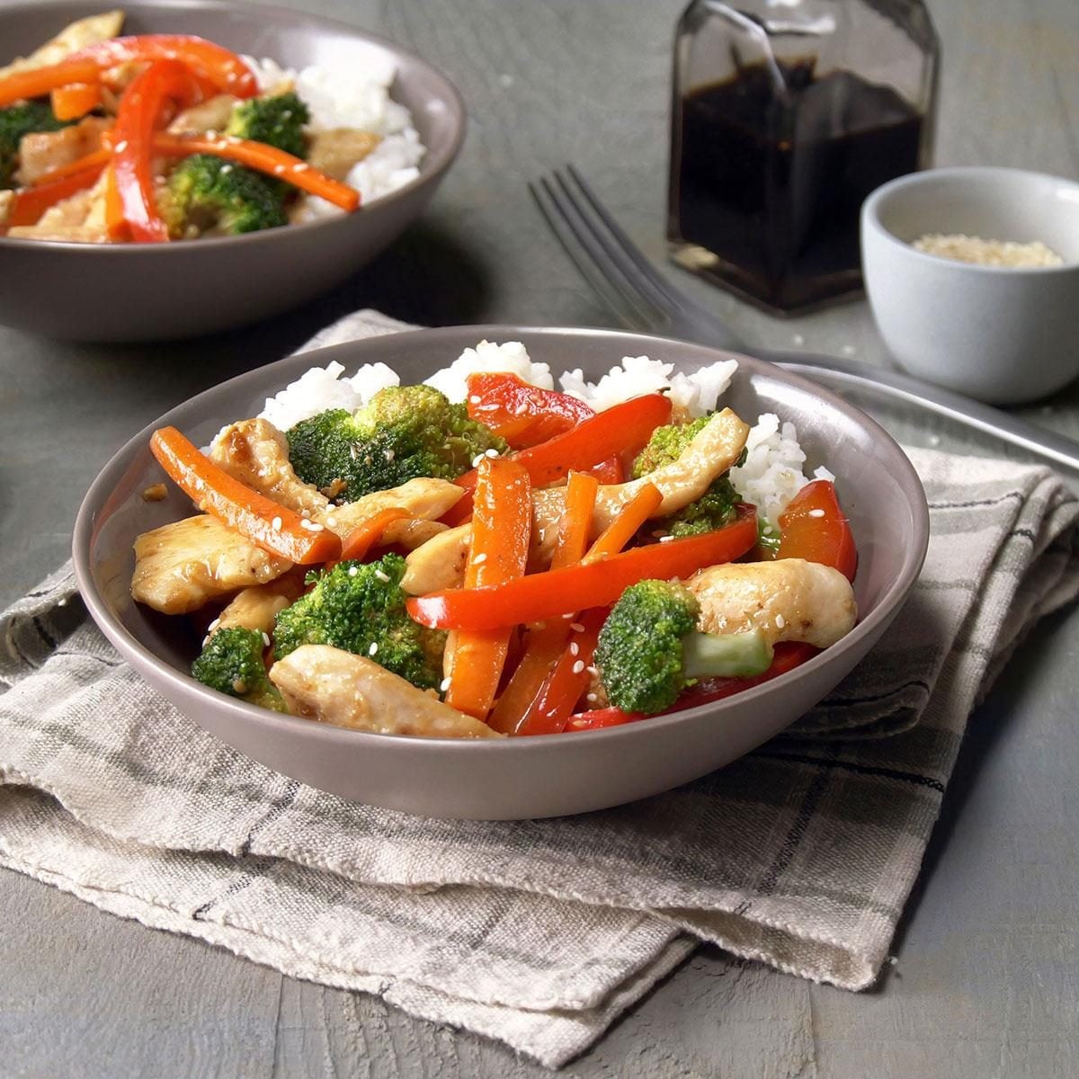 Easy Chicken Stir Fry Exps Tohvs23 274039 Mf 08 29 Easychickenstirfry Pp2