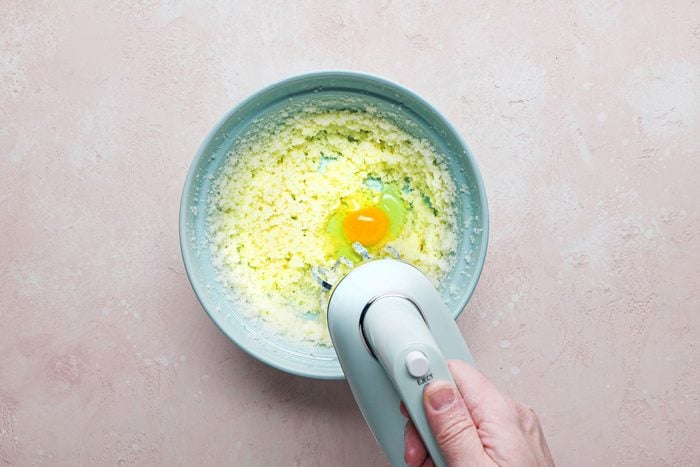Mix in the eggs and vanilla extract with stand mixer in a bowl