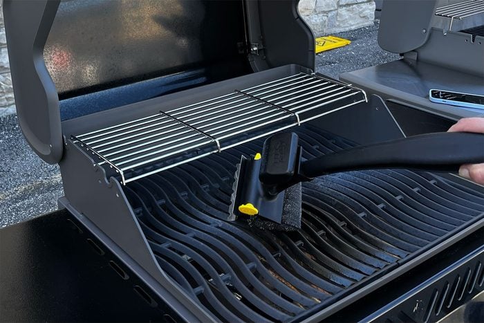 Using BBQ Daddy Scrub to clean grill