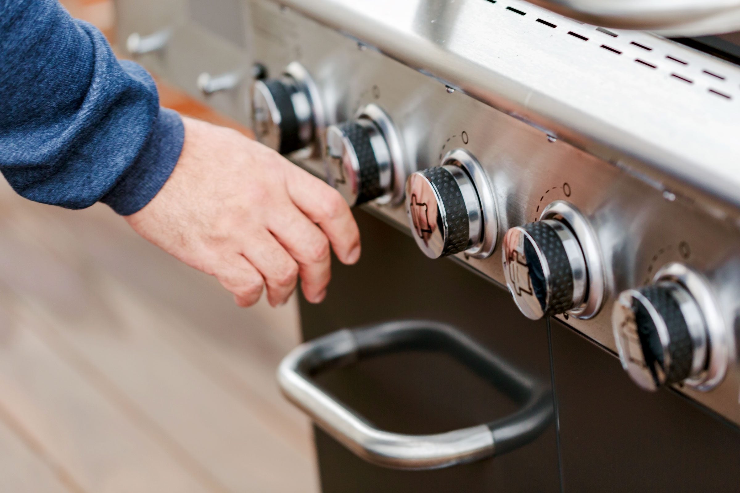 hand starting grill