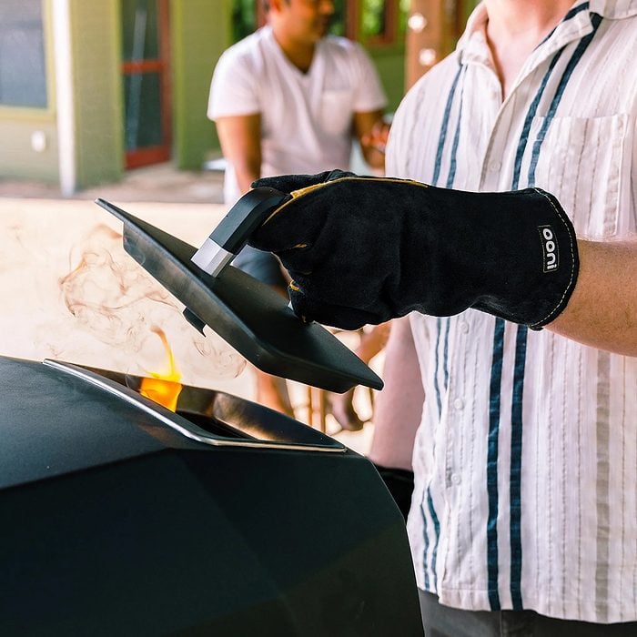 Pizza Oven Gloves Ecomm Via Ooni.com 1