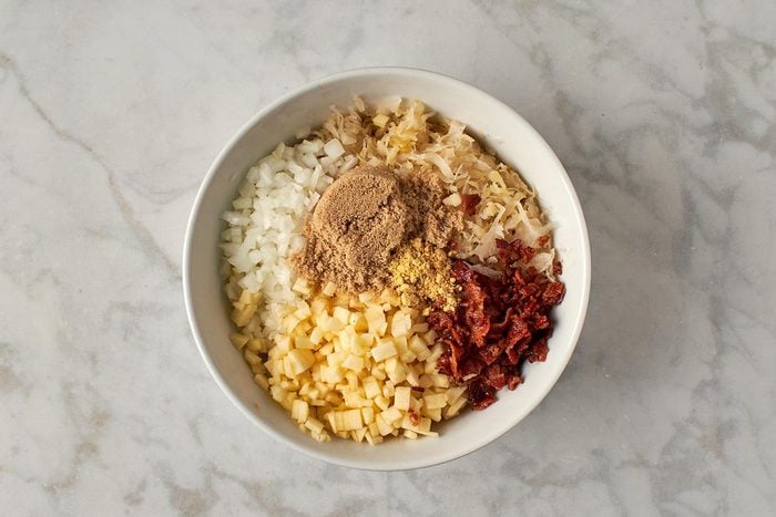 Prepare sauerkraut mixture