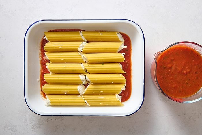 Assembling the filled manicotti shells