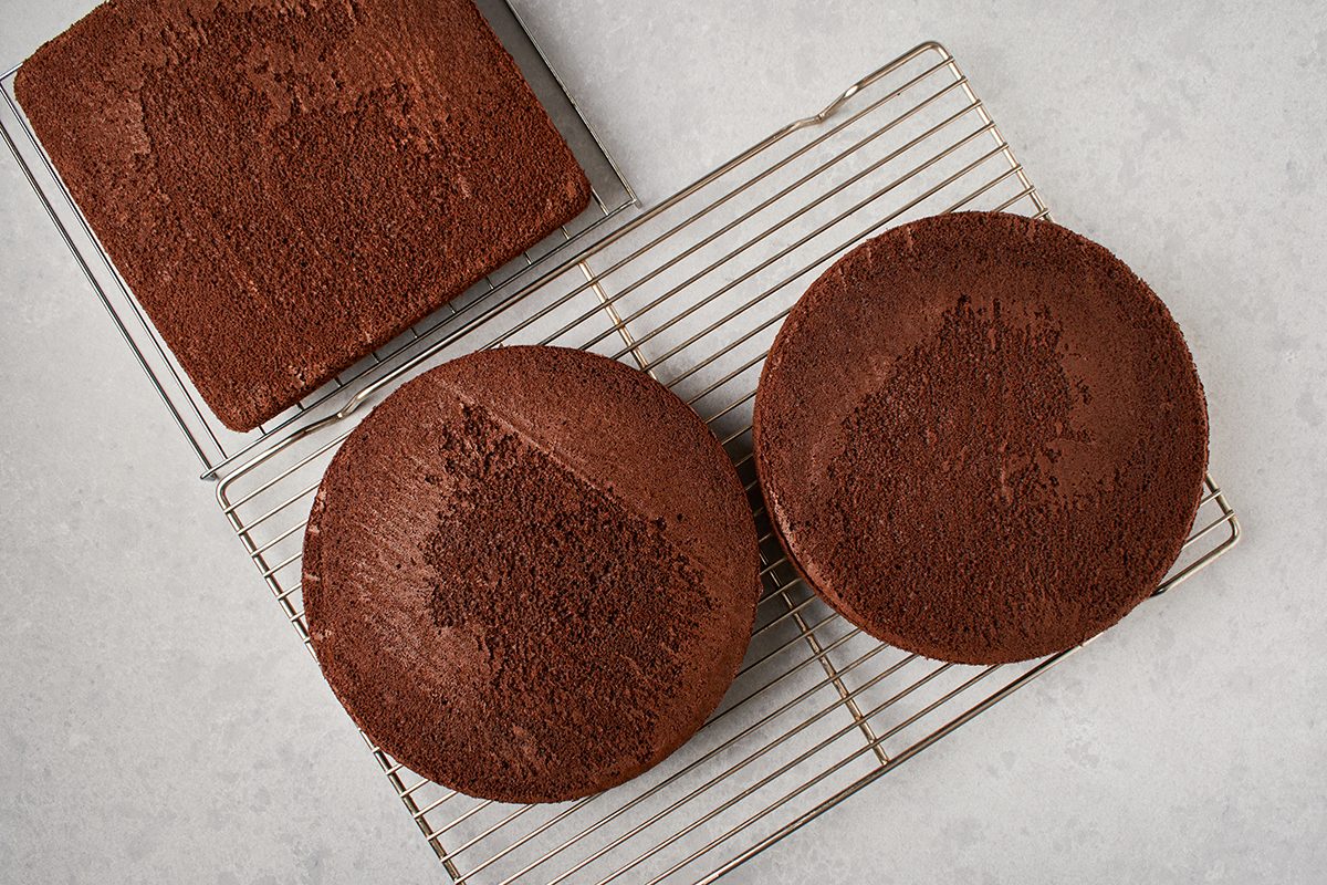 Bake cakes