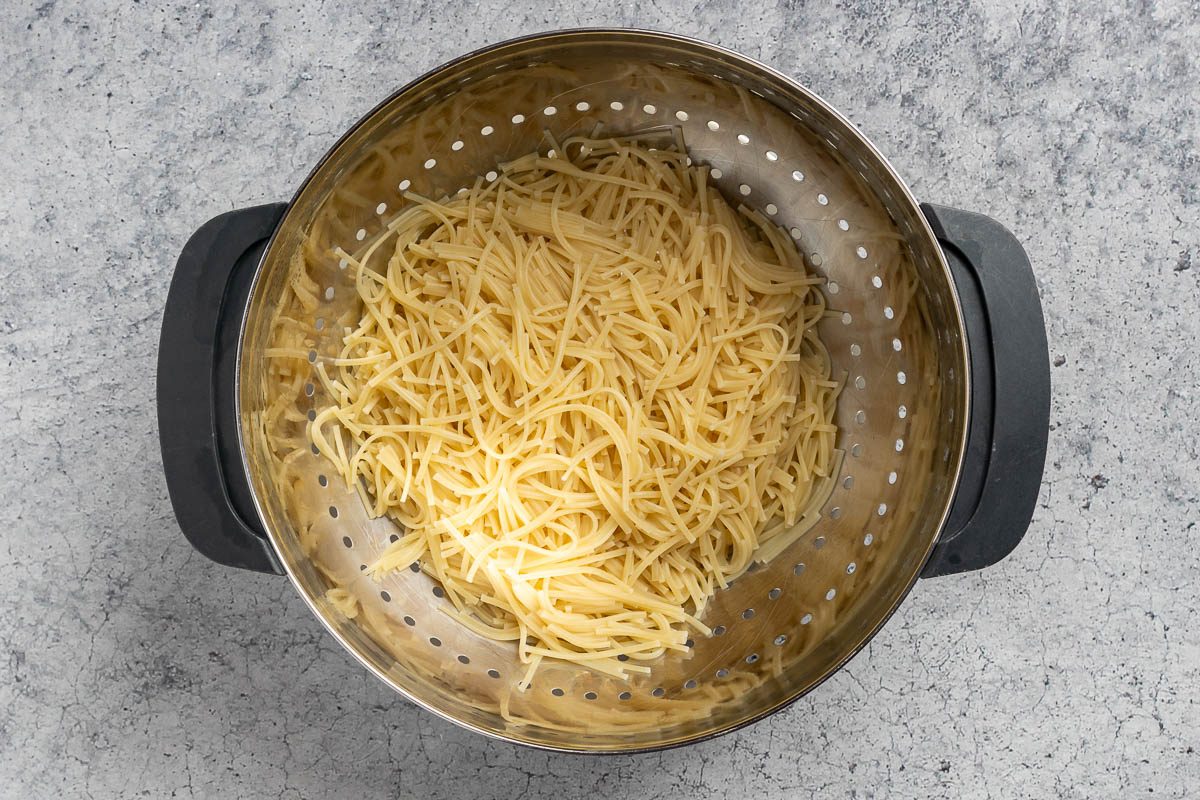 cooked noodles