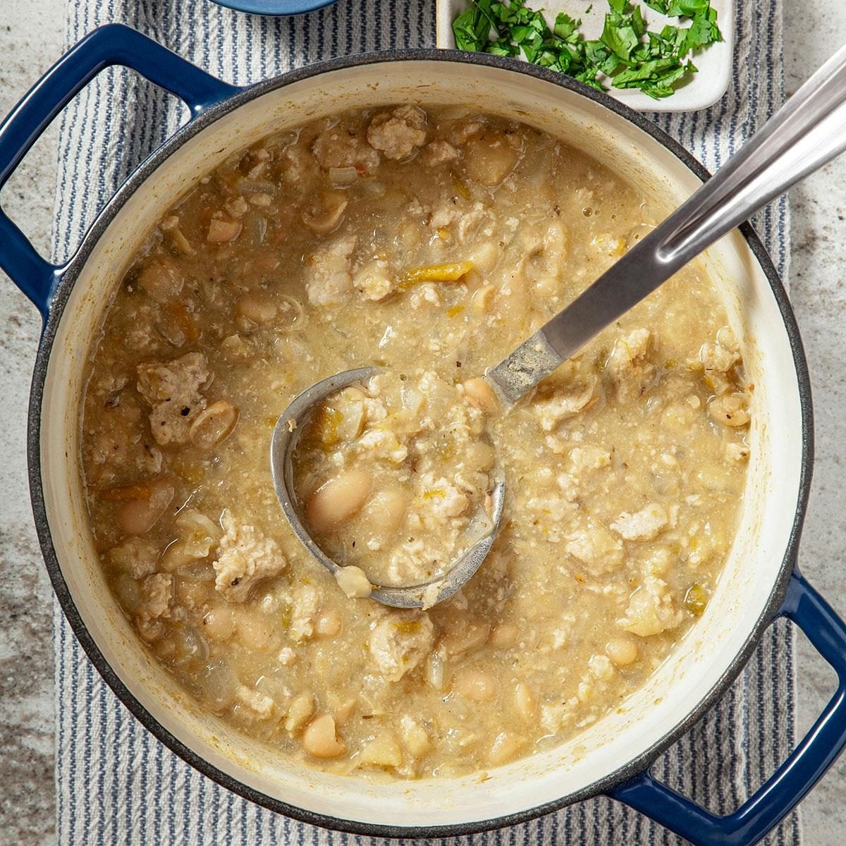 Easy White Chicken Chili Exps Ft24 189383 Ec 0927 1