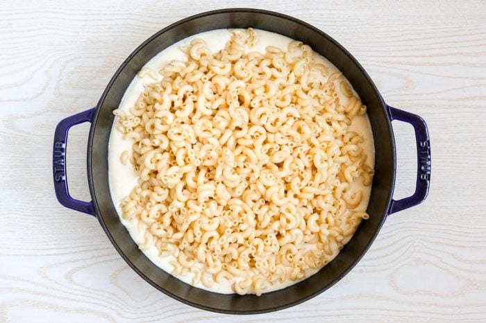Adding macaroni to cheese sauce