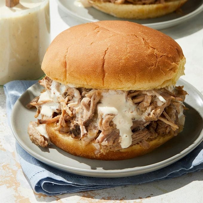 Pulled Pork Sandwiches With White Barbecue Sauce Exps Rc25 277141 Md P2 10 09 1b