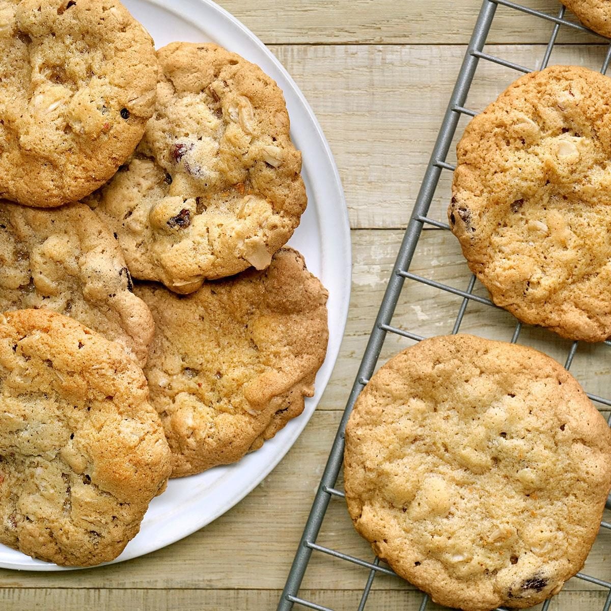 Oatmeal Raisin Cookies Exps Tohvp24 3312 Mr 12 03 2