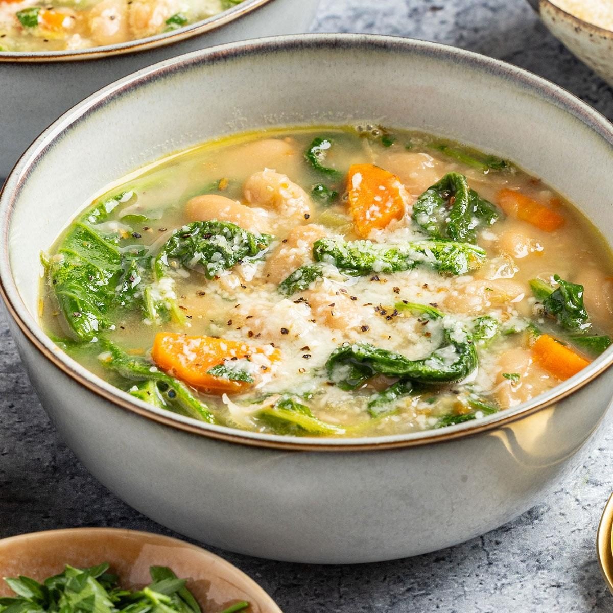 White Bean And Kale Soup Exps Tohd24 277810 Kristinavanni 6