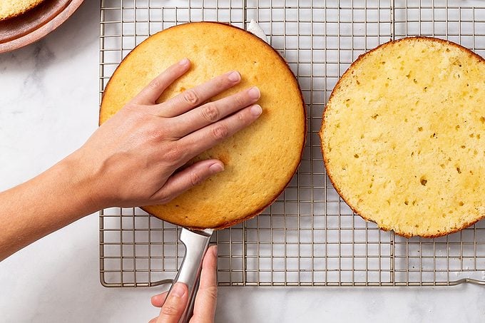 How To Cut Cake Layers Evenly