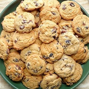 Mom S Soft Raisin Cookies Exps Tohvp25 1689 Mr 05 06 2