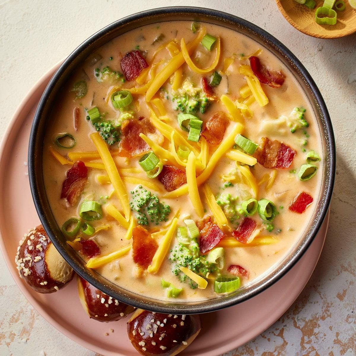 Broccoli Beer Cheese Soup Exps Bzsoups26 44950 Dr 09 17 009b