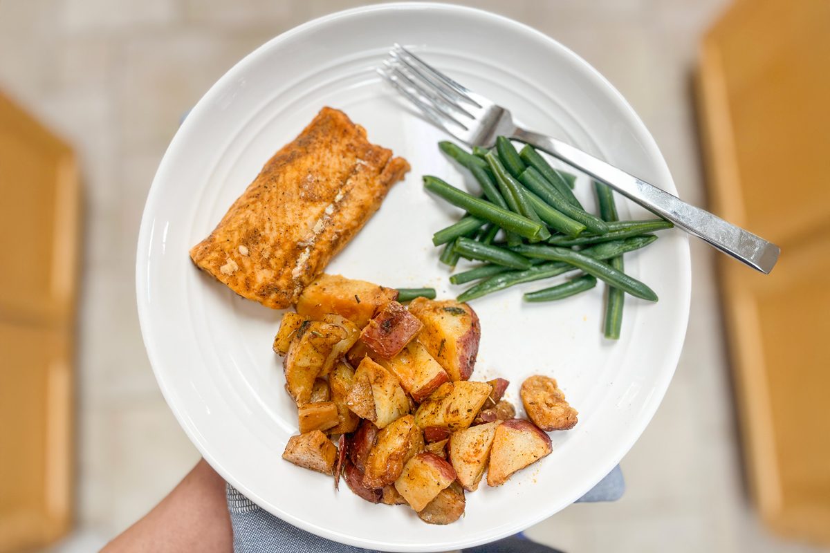 Paprika Salmon with Herb-Roasted Potatoes & Green Beans