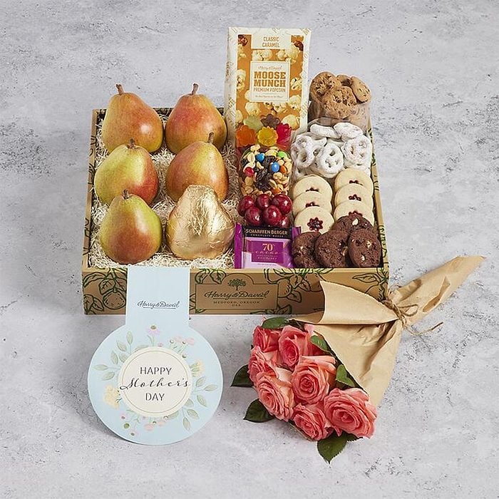 Grand Mother’s Day Box With Bouquet