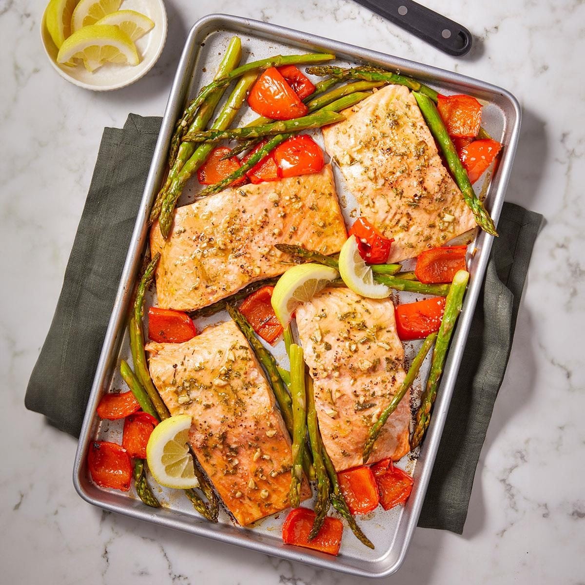 Rosemary Salmon And Veggies Exps Ft26 245937 Jr 0327 4